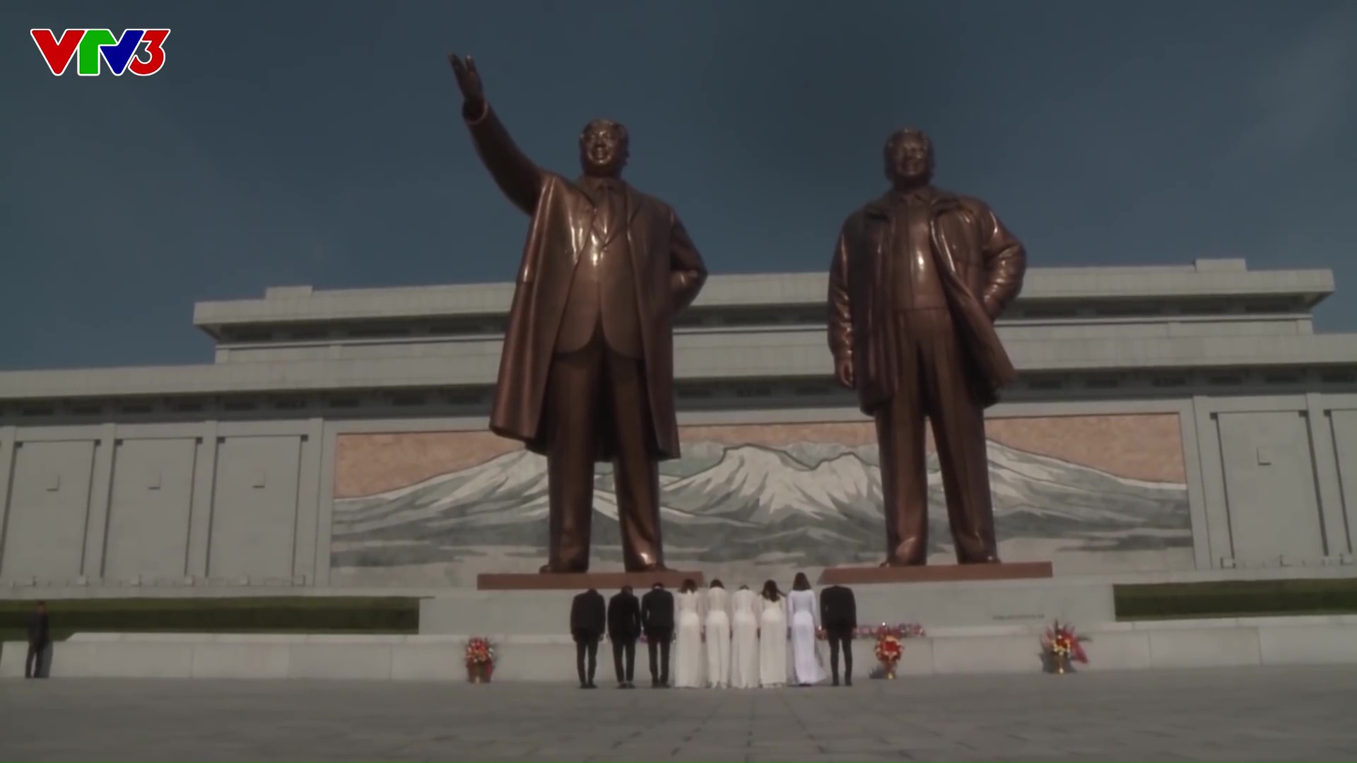 Recap/Commentary: The Amazing Race Vietnam 2019, Episode 9 – North Korea (!)